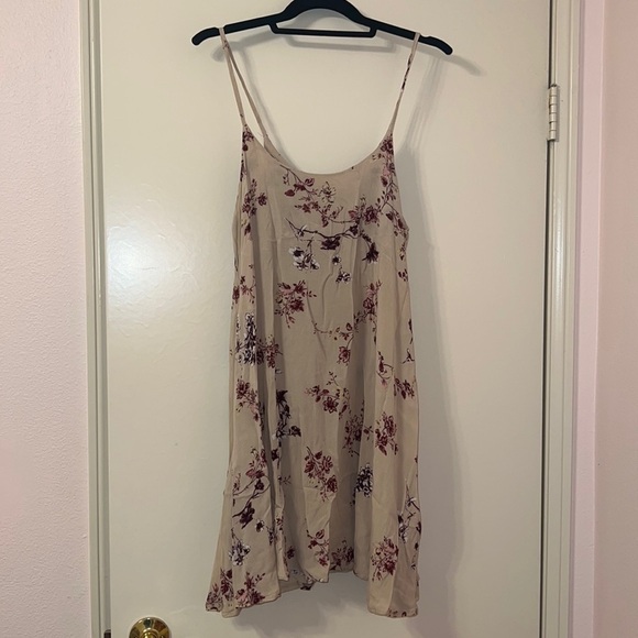 Brandy Melville Dresses & Skirts - Brandy Melville Floral Dress